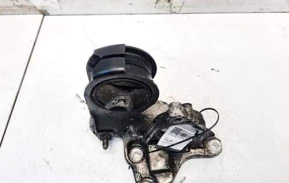 Engine mounting bracket