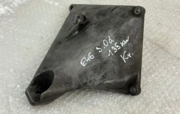 BMW 3 E46 Engine mounting bracket 6750107