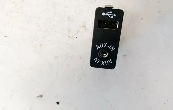 BMW 5 GT F07 USB socket connector 8410923765301 84.109237653-01