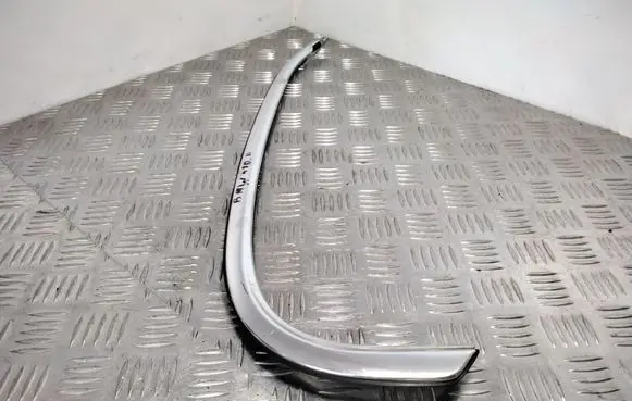 BMW 5 E34 Rear side glass trim 19441329