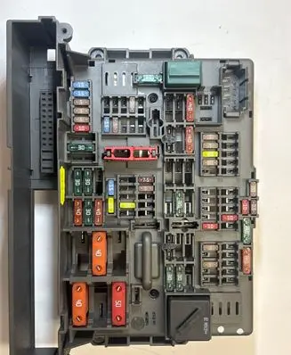 BMW 1 E82 E88 Fuse module 10688710