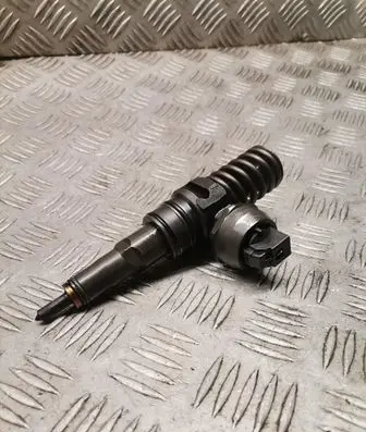 Volkswagen PASSAT B6 Fuel injector 038130073BN