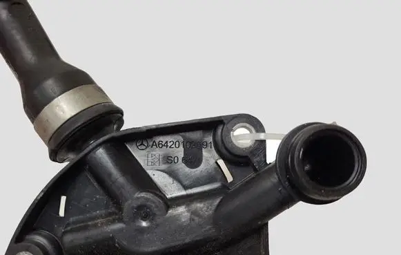 Mercedes-Benz E W212 Breather valve A6420102091