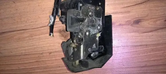 Alfa Romeo 156 Front door lock 16835552