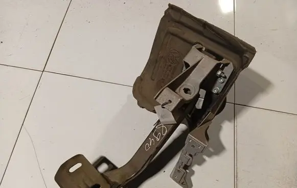 Volkswagen Phaeton Brake pedal 3D18639260