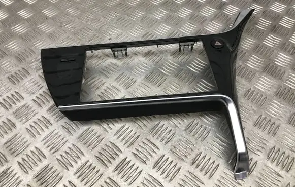Toyota Auris E180 Radio/GPS head unit trim 5540502880 8391002200