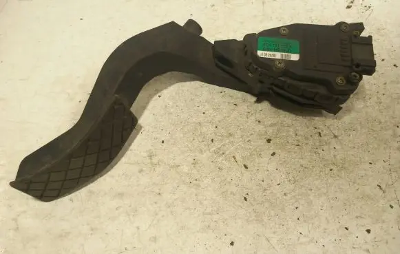 Volkswagen PASSAT B5 Accelerator throttle pedal 8D1721523A 6PV00802607