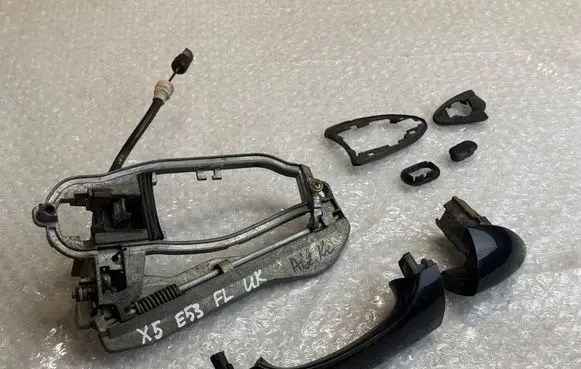 BMW X5 E53 Rear door exterior handle/bracket 
