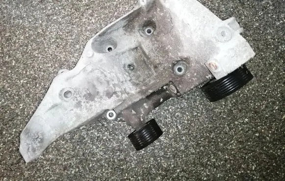 BMW 3 E90 E91 Generator/alternator bracket 7802639