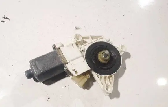 Toyota Corolla E120 E130 Front door window regulator motor A2518200842