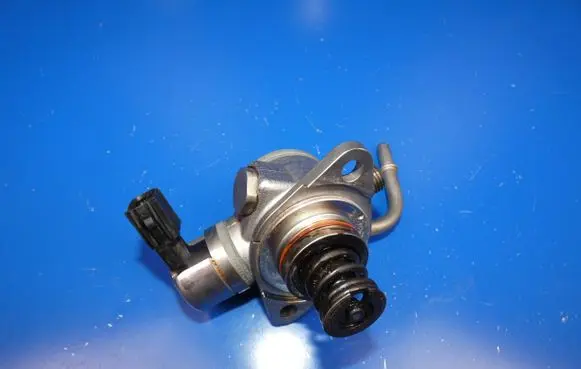 Volvo XC90 Fuel injection high pressure pump 31392104