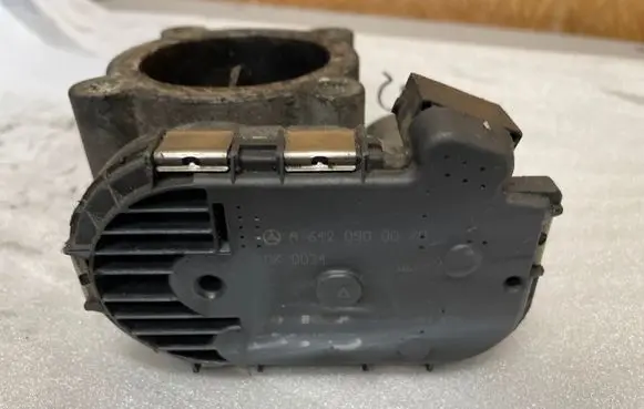 Mercedes-Benz E W211 Throttle valve A6420900070