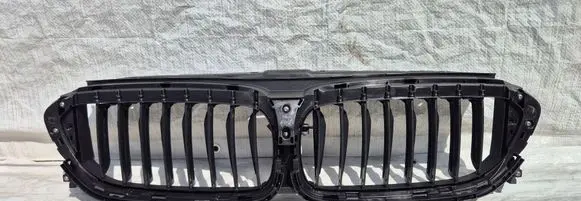 BMW 5 G30 G31 G38 Front grill 7497280 51137497280