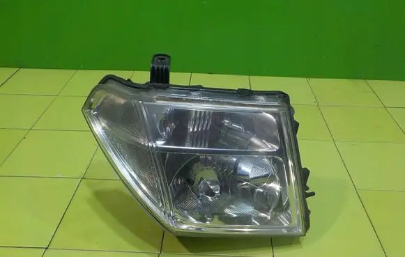 Nissan Pathfinder R51 Headlight/headlamp PRZOD
