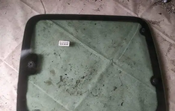 Rear door window glass