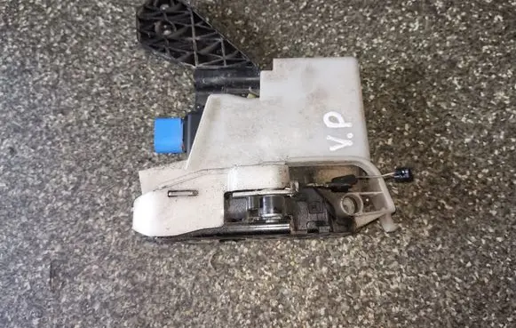 Volkswagen Multivan T5 Front door lock