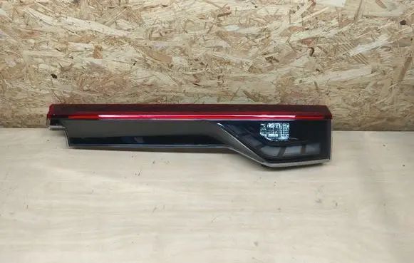 Tailgate rear/tail lights