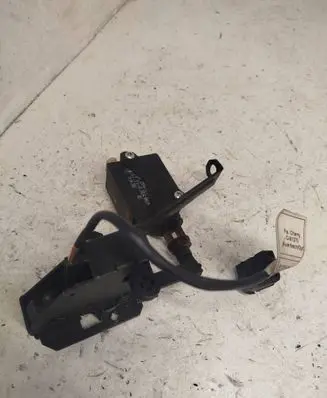 BMW 5 E39 Tailgate window lock/catch/latch 613183811379