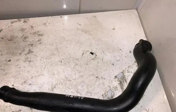 Volvo XC90 Engine coolant pipe/hose 8624887 A8117