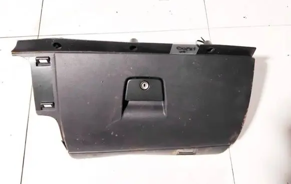 Volvo V50 Glove box 8626141