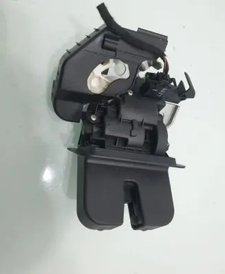Loading door lock