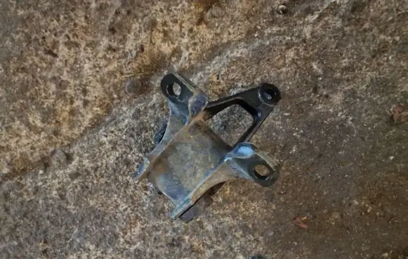 Mazda CX-5 Engine mount bracket