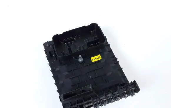 Volkswagen Jetta V Fuse module 1K0937125C KL5826