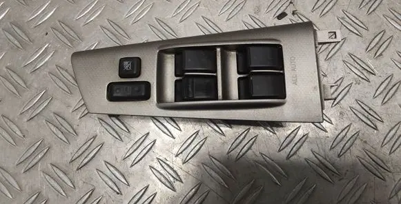 Toyota Corolla E120 E130 Electric window control switch 8482002100