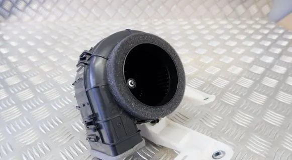 Toyota Yaris XP210 Hybrid/electric vehicle battery fan G9230K0021