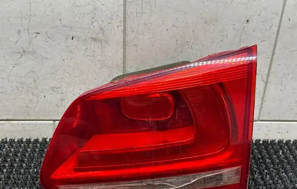 Volkswagen Touareg II Tailgate rear/tail lights 7P6945094B
