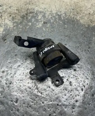 Toyota Corolla Verso AR10 Engine mount bracket