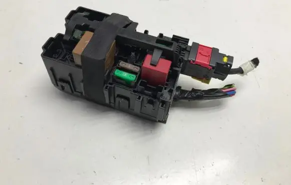 Opel Mokka B Fuse box set 96QH030280