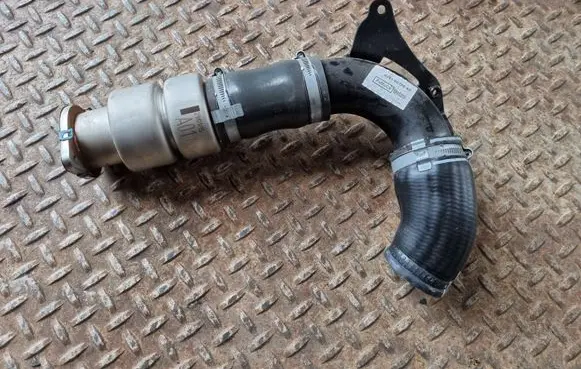 Volvo V40 Intercooler hose/pipe AV616C750AE
