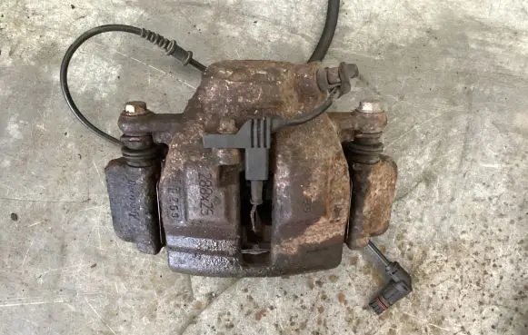Mercedes-Benz C W203 Front brake caliper