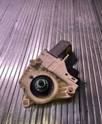 Audi A6 S6 C6 4F Front door window regulator motor 4F0959801B