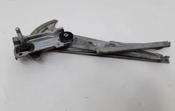 Rear door manual window regulator