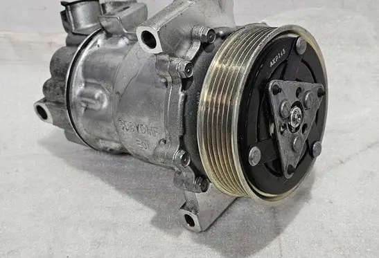 Renault Kangoo II Air conditioning (A/C) compressor (pump) 926007691R 2763000Q5A A4158307800