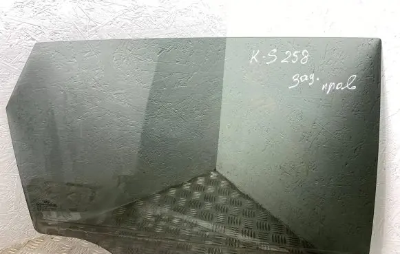 KIA Sorento Rear door window glass 43R000399 DOT748AS3M25