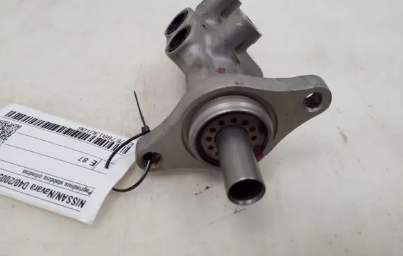 Nissan Navara Master brake cylinder 