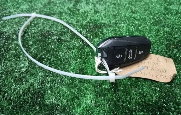 Opel Mokka B Ignition key/card 9840153480