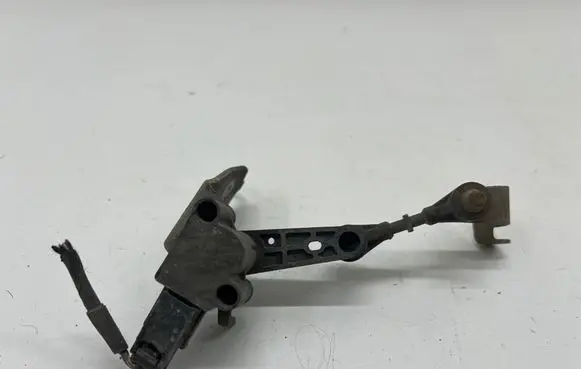 Ford Mustang Mach-E Rear air suspension level height sensor 3049025 23059