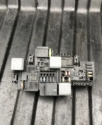 Mercedes-Benz E W213 Fuse module A2139062202 A0009828223