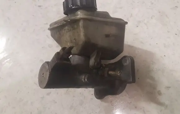 Volvo V70 Master brake cylinder 8646006