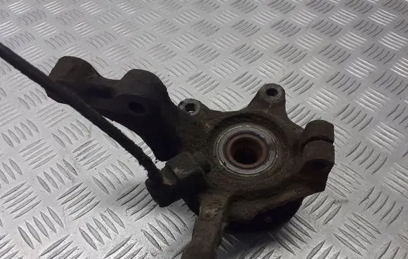 Renault Clio II Front wheel hub spindle knuckle