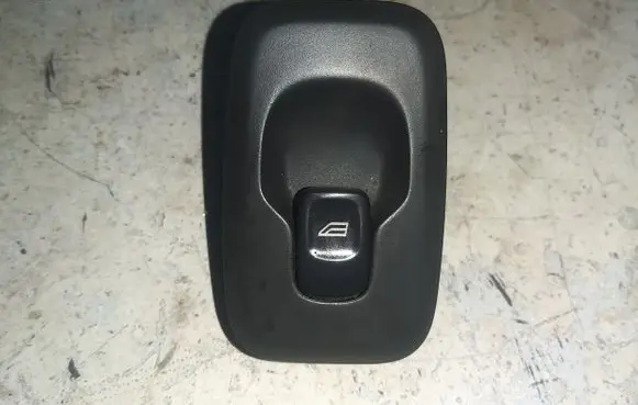 Volvo XC90 Electric window control switch 8685288