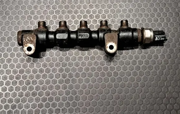 Ford Focus Fuel main line pipe 9654592680 647001487 9654590