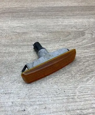 BMW 5 E39 Front fender indicator light 8360589