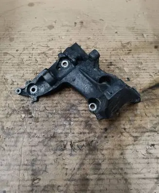 Citroen C4 I Generator/alternator bracket 9685991680