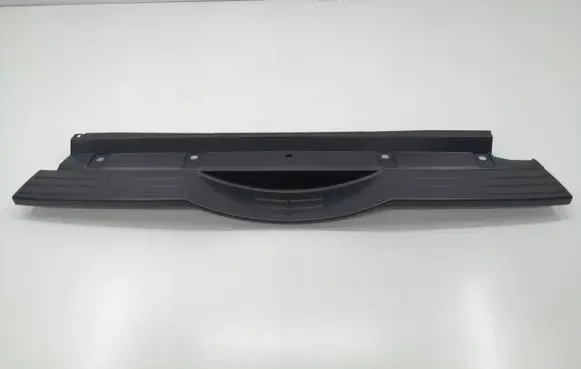 Rear bumper trim bar molding