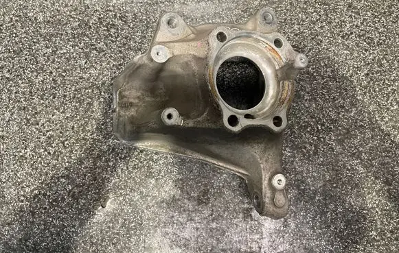 BMW X4M F98 Front wheel hub spindle knuckle 11577210